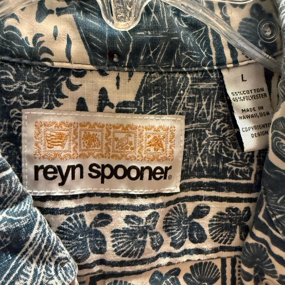 Reyn Spooner Large blue (slight turquoise blue). Good condition - Picture 2 of 3